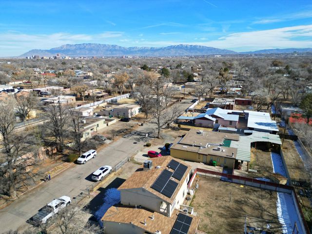 1812 Quiet Lane SW, Albuquerque, NM 87105