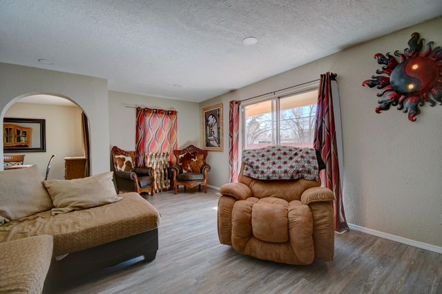 1812 Quiet Lane SW, Albuquerque, NM 87105