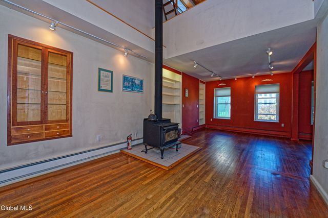 2142 5th Avenue, Troy, NY 12180