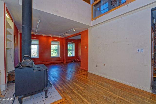 2142 5th Avenue, Troy, NY 12180