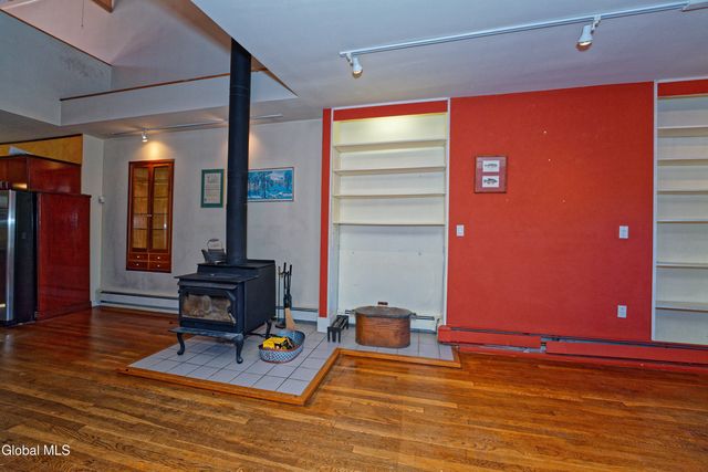 2142 5th Avenue, Troy, NY 12180