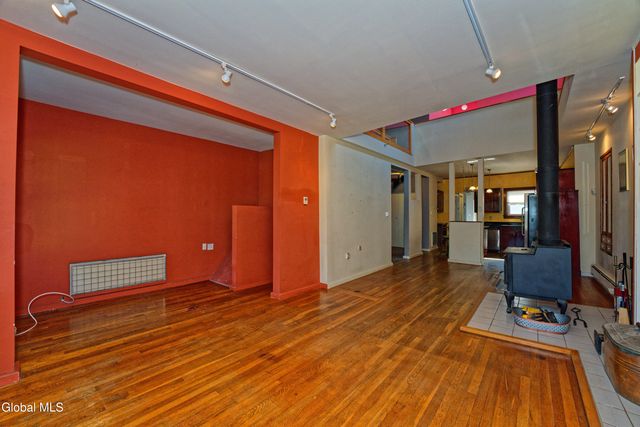 2142 5th Avenue, Troy, NY 12180