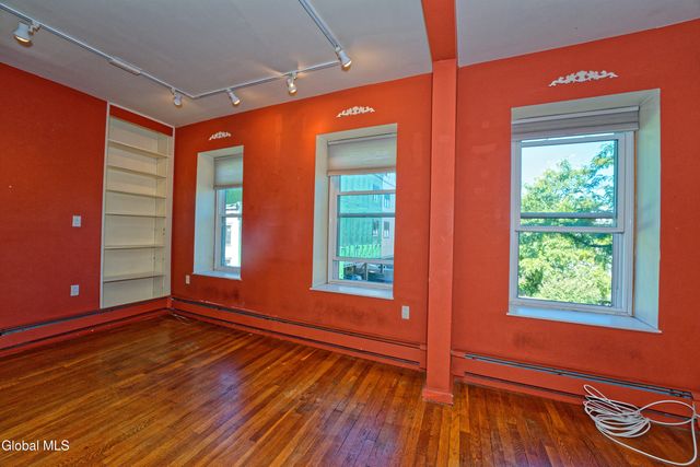 2142 5th Avenue, Troy, NY 12180