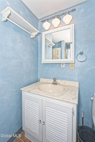 2142 5th Avenue, Troy, NY 12180