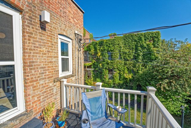 2142 5th Avenue, Troy, NY 12180