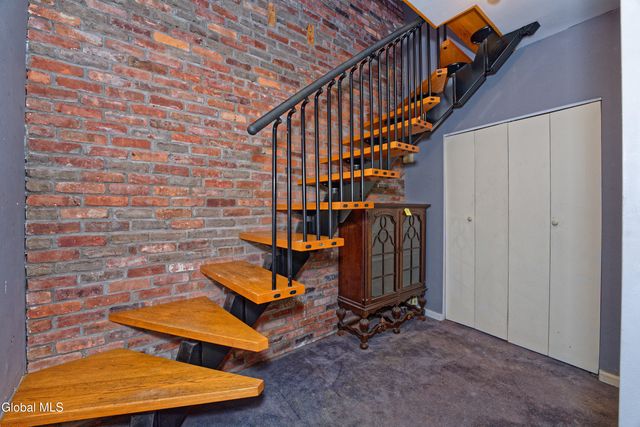 2142 5th Avenue, Troy, NY 12180