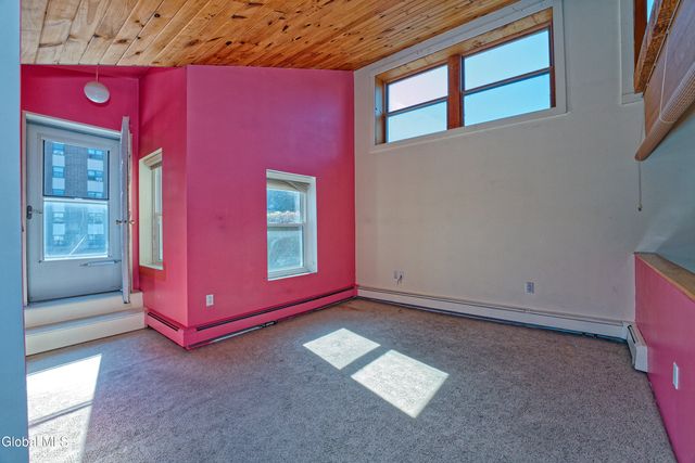 2142 5th Avenue, Troy, NY 12180