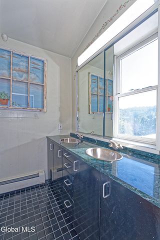 2142 5th Avenue, Troy, NY 12180