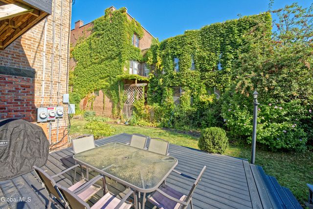 2142 5th Avenue, Troy, NY 12180