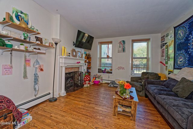 2142 5th Avenue, Troy, NY 12180