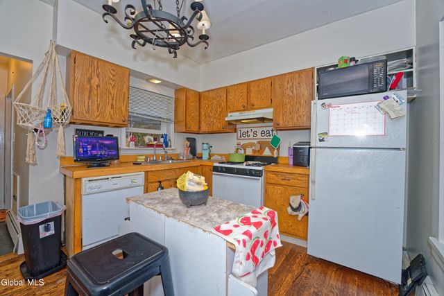 2142 5th Avenue, Troy, NY 12180