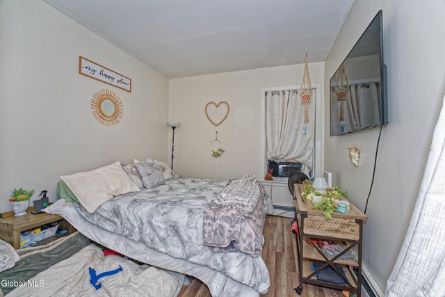 2142 5th Avenue, Troy, NY 12180