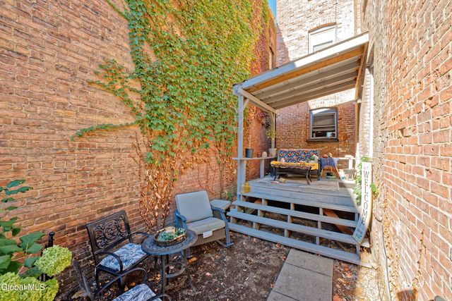 2142 5th Avenue, Troy, NY 12180