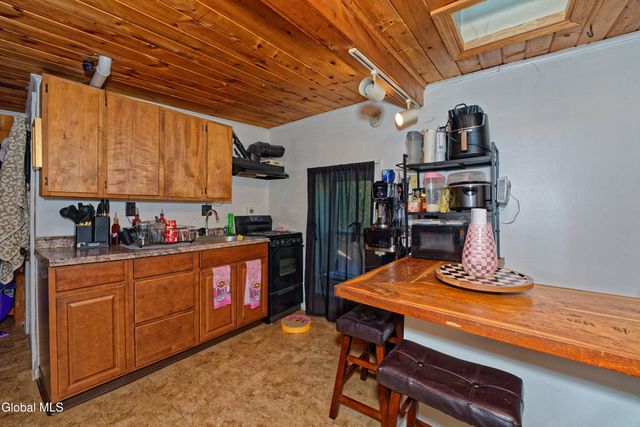 2142 5th Avenue, Troy, NY 12180