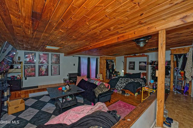 2142 5th Avenue, Troy, NY 12180