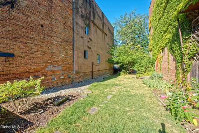 2142 5th Avenue, Troy, NY 12180