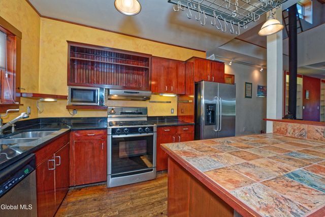 2142 5th Avenue, Troy, NY 12180