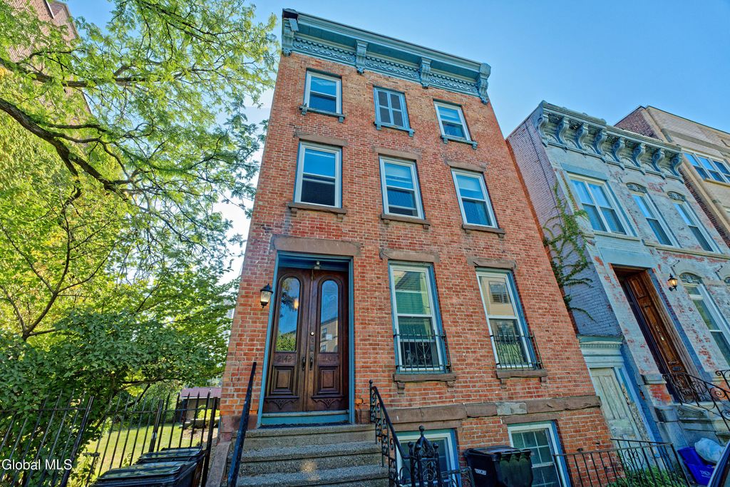 2142 5th Avenue, Troy, NY 12180