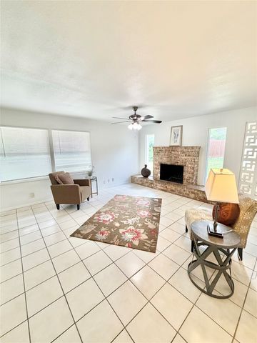 2117 Foxcroft Circle, Denton, TX 76209