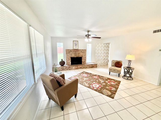 2117 Foxcroft Circle, Denton, TX 76209