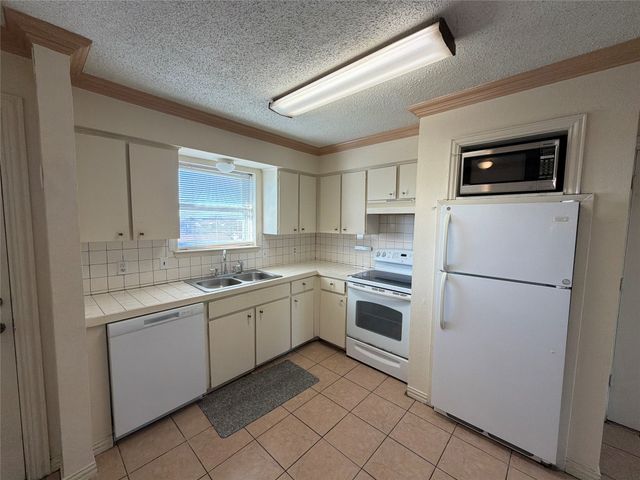 624 Botany Bay Drive, Dallas, TX 75211