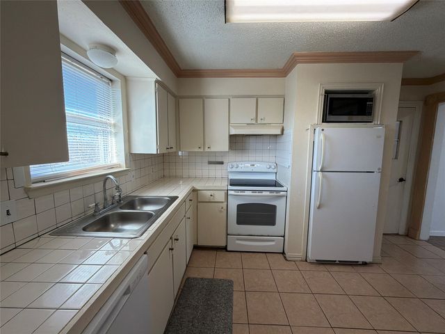 624 Botany Bay Drive, Dallas, TX 75211