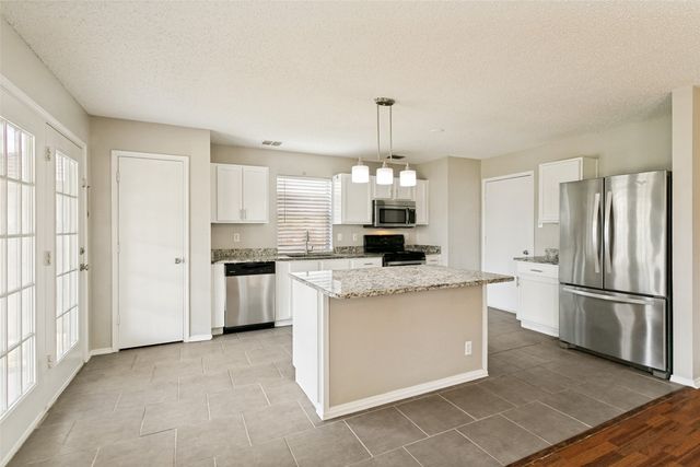 10121 Chapel Rock Drive, Fort Worth, TX 76116