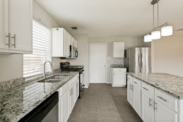 10121 Chapel Rock Drive, Fort Worth, TX 76116