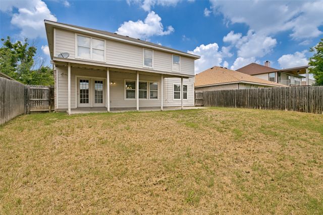 10121 Chapel Rock Drive, Fort Worth, TX 76116