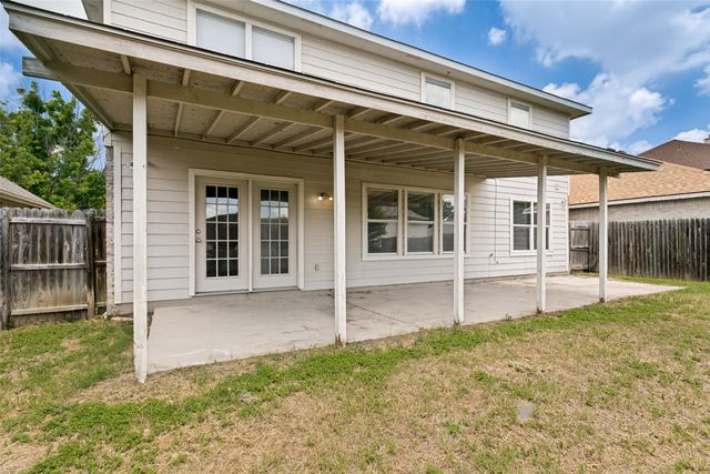 10121 Chapel Rock Drive, Fort Worth, TX 76116