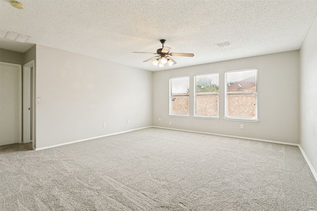 10121 Chapel Rock Drive, Fort Worth, TX 76116