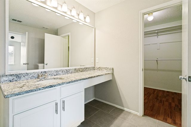 10121 Chapel Rock Drive, Fort Worth, TX 76116