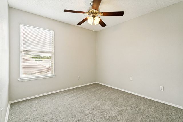 10121 Chapel Rock Drive, Fort Worth, TX 76116
