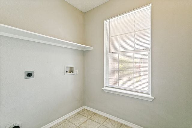 10121 Chapel Rock Drive, Fort Worth, TX 76116