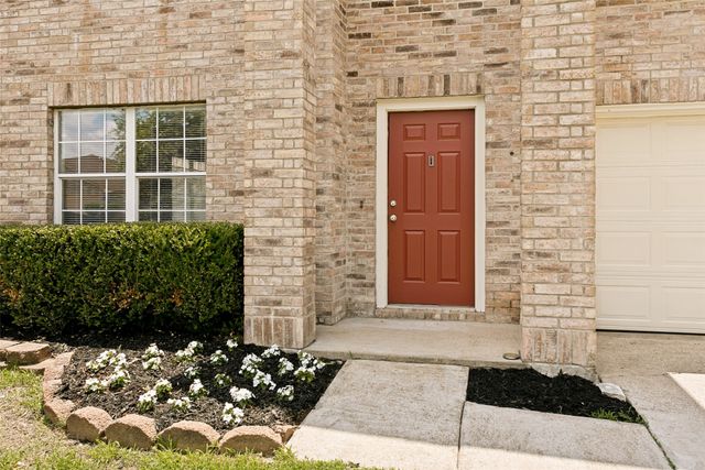 10121 Chapel Rock Drive, Fort Worth, TX 76116
