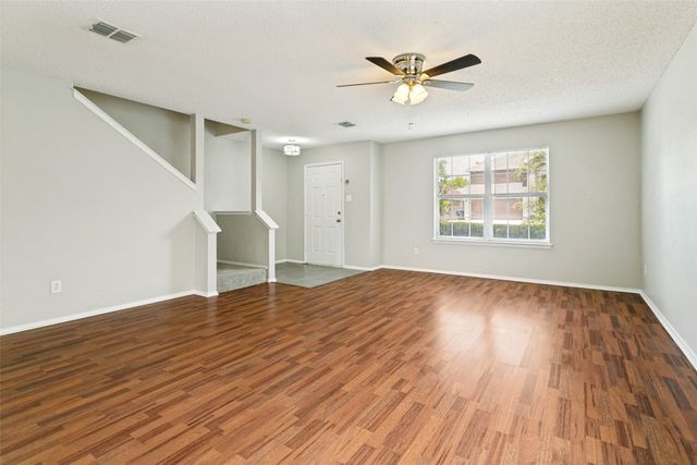 10121 Chapel Rock Drive, Fort Worth, TX 76116