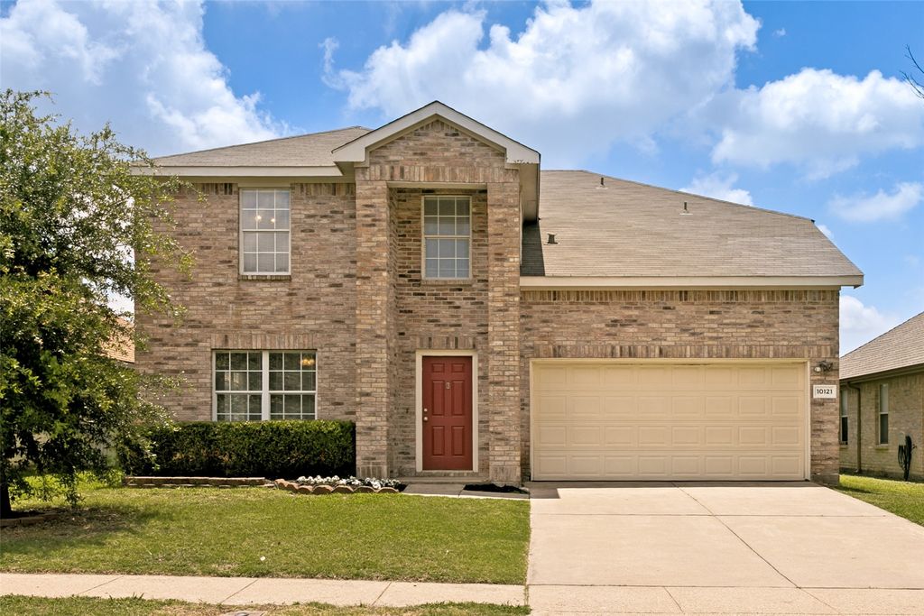 10121 Chapel Rock Drive, Fort Worth, TX 76116