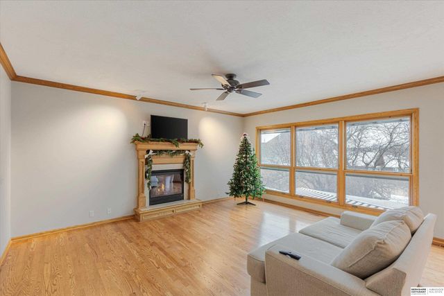 907 Woodland Avenue, Papillion, NE 68046