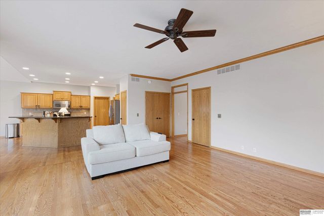 907 Woodland Avenue, Papillion, NE 68046