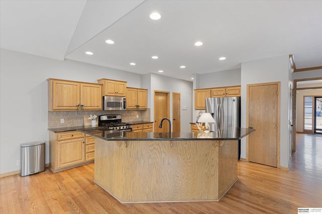 907 Woodland Avenue, Papillion, NE 68046