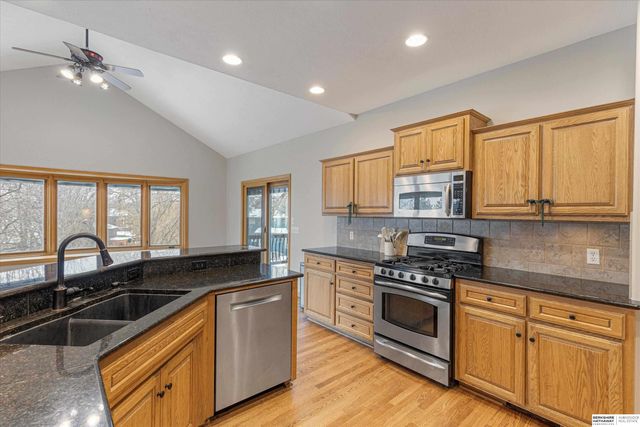 907 Woodland Avenue, Papillion, NE 68046