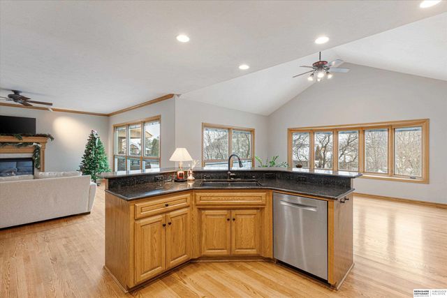 907 Woodland Avenue, Papillion, NE 68046