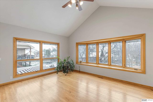 907 Woodland Avenue, Papillion, NE 68046