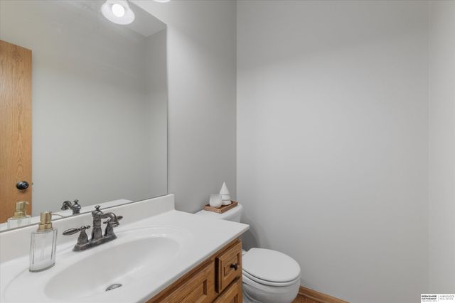 907 Woodland Avenue, Papillion, NE 68046