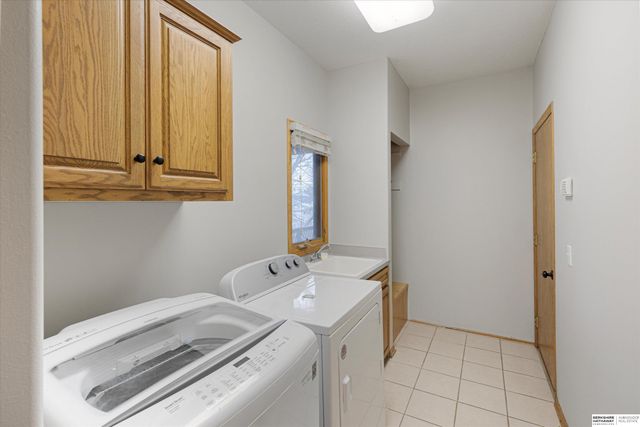 907 Woodland Avenue, Papillion, NE 68046