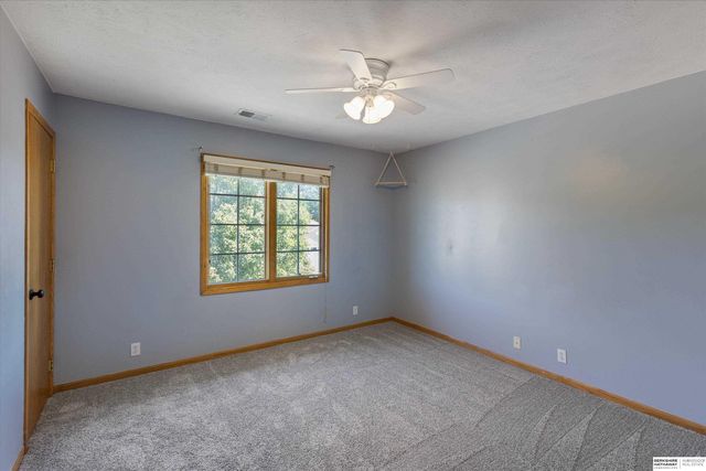 907 Woodland Avenue, Papillion, NE 68046