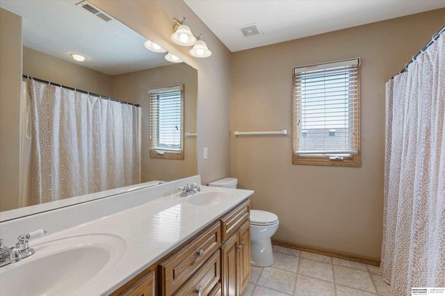 907 Woodland Avenue, Papillion, NE 68046