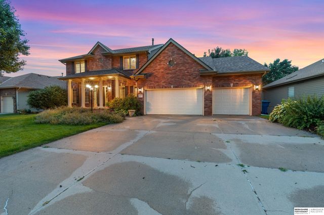 907 Woodland Avenue, Papillion, NE 68046