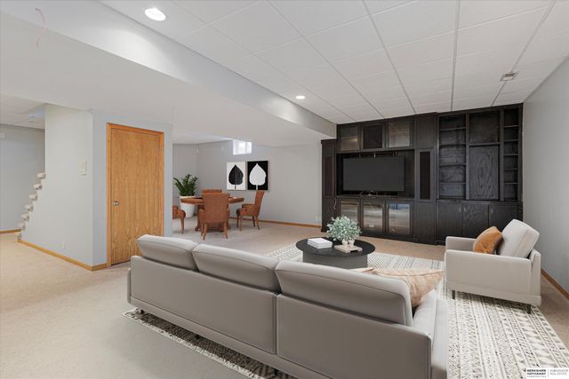 907 Woodland Avenue, Papillion, NE 68046