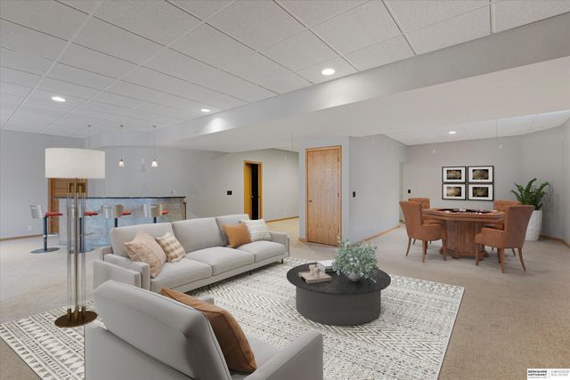 907 Woodland Avenue, Papillion, NE 68046